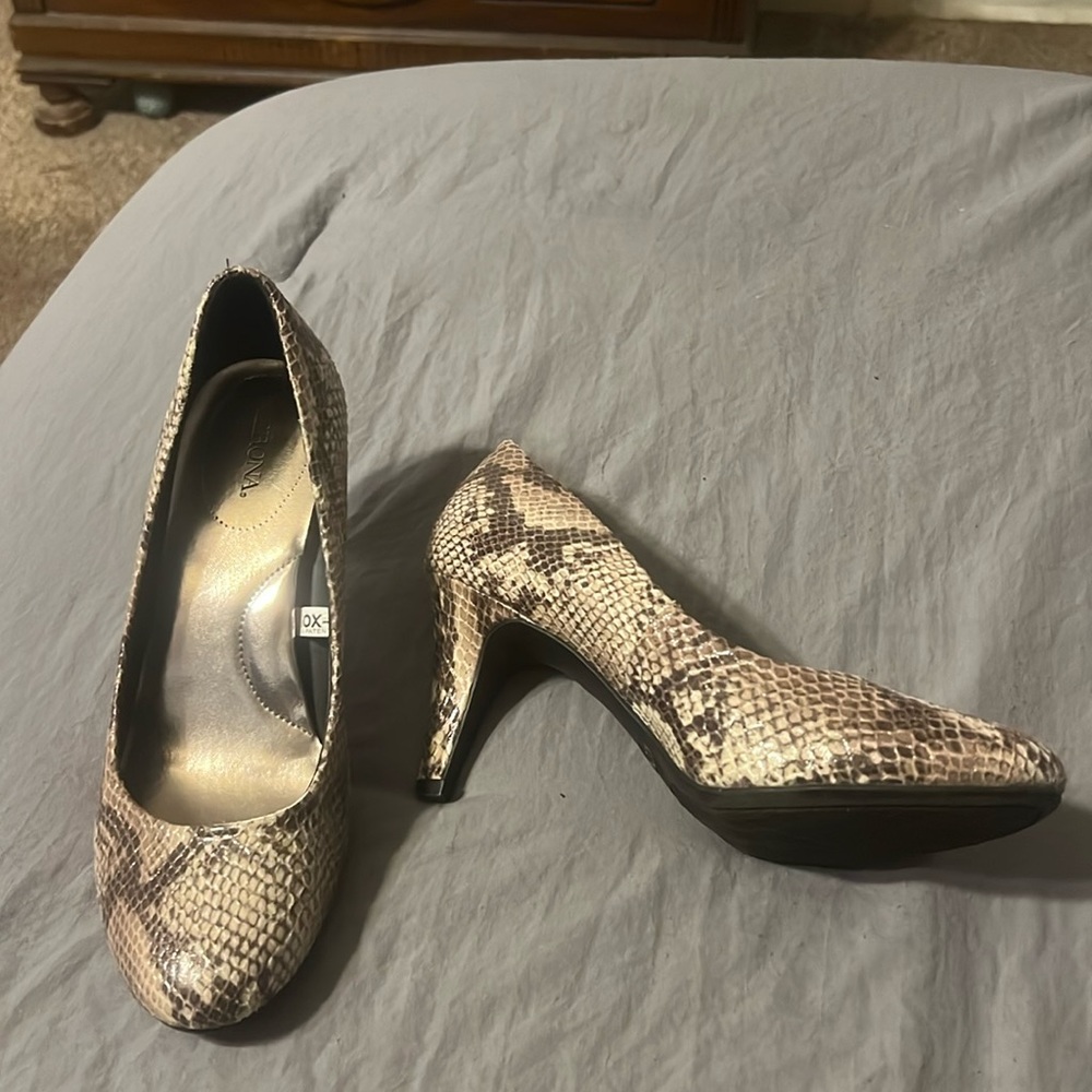 Merona faux snake skin pumps. Work once